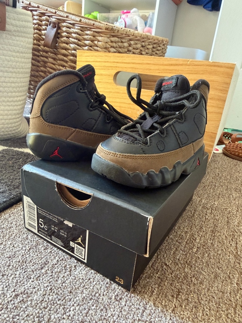 NIKE AIR JORDAN 9 IX OLIVES SIZE 5C